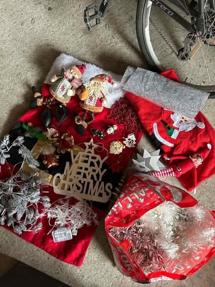 Photo of free Xmas decor (Bagshot) #1