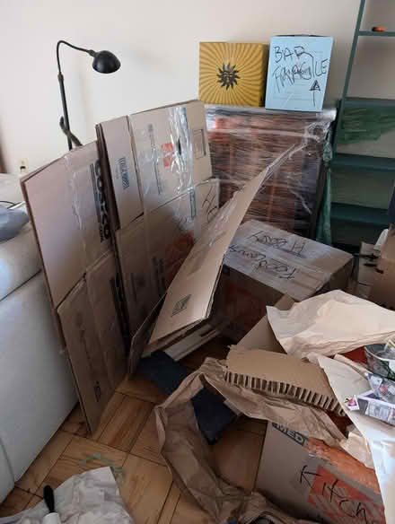 Photo of free moving supplies (14th Street) #1