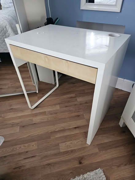 Photo of free Desk (TW5, Hounslow West) #1
