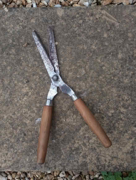 Photo of free Garden shears (BA3 3XU) (Wells Road) #1