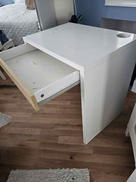 Photo of free Desk (TW5, Hounslow West) #2