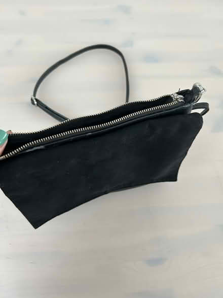 Photo of free Small cross body bag (HP4) #2
