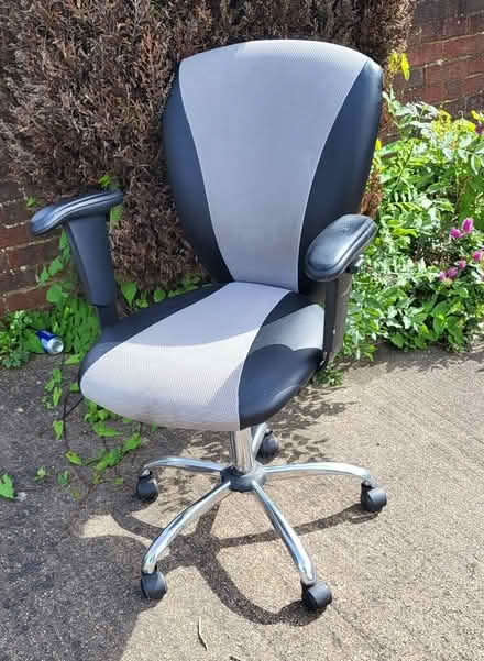 Photo of free office chair (Heston UB2) #1