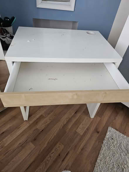 Photo of free Desk (TW5, Hounslow West) #3