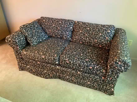Photo of free Love seat (06098) #1