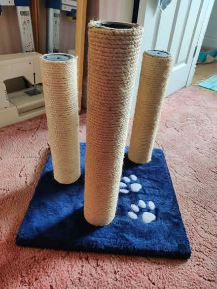 Photo of free Cat scratching post (Greaves LA1) #2