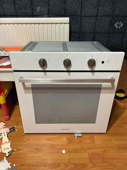 Photo of free Indesit Single Oven (Montrose Ave Welling) #1