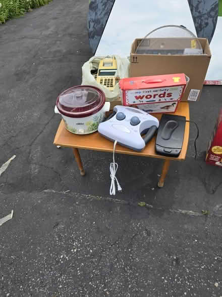 Photo of free items - curbside pick up (Steeles and McLaughlin) #1