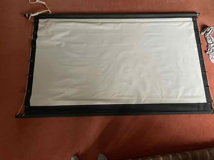 Photo of free hanging projection screen (Maldon CM9) #1
