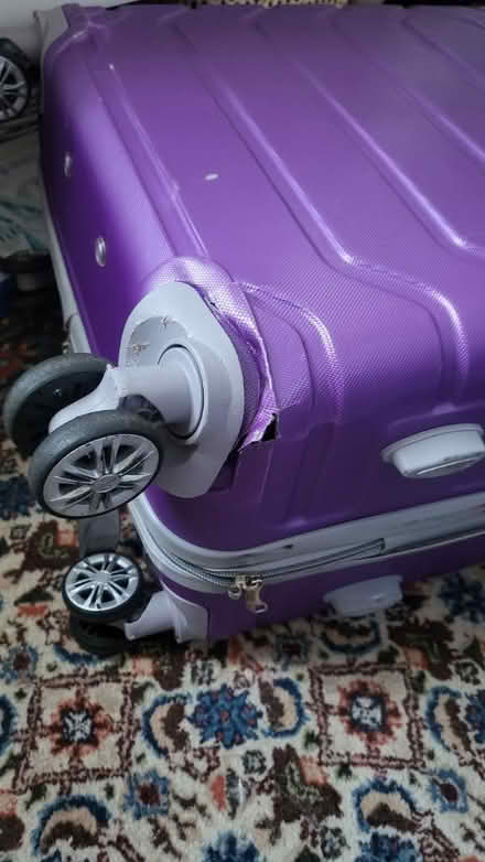 Photo of free Suitcase (one wheel is damaged) (New Cross SE14) #3