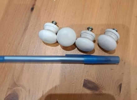 Photo of free 4 white drawer knobs (Hornsey N8) #1