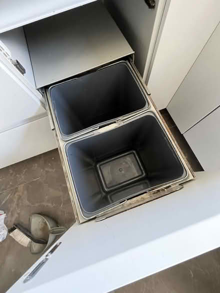Photo of free Pull-out rubbish bins for fitted kitchen unit (Cutteslowe OX2) #4