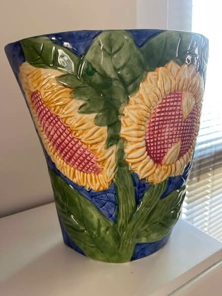 Photo of free Sunflower design vase (Oxford, near Cowley Rd. Tescos) #1