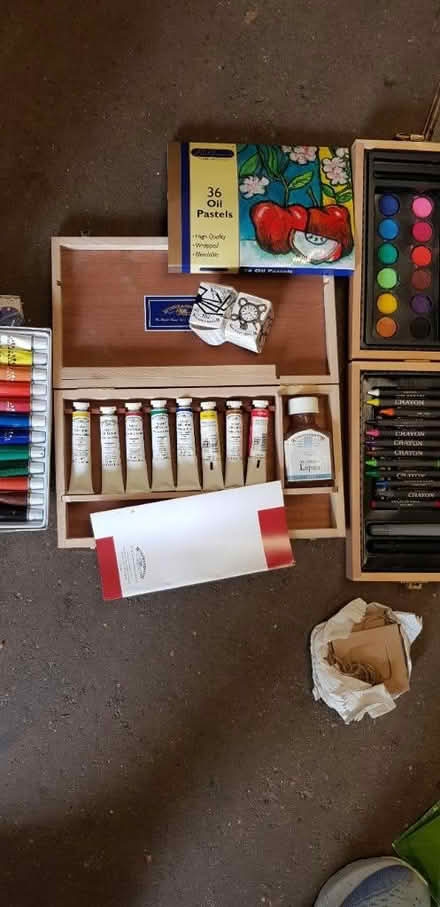 Photo of free Bundle of craft items paint etc (Farnborough GU14) #1