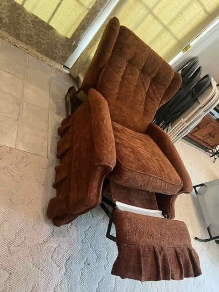 Photo of free flex steel recliner (Meridian) #3