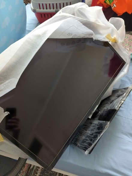 Photo of free Samsung 32inch TV (Gants Hill) #1