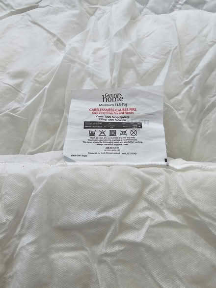 Photo of free Single comforter (TW5, Hounslow West) #4