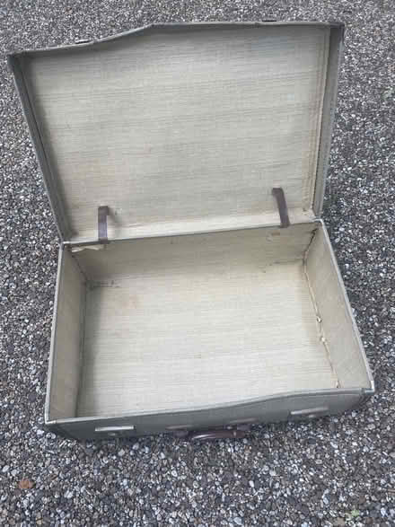 Photo of free Vintage suitcase (Penn HP10) #2