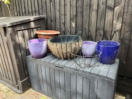 Photo of free Various pots and baskets (Wokingham RG40) #1