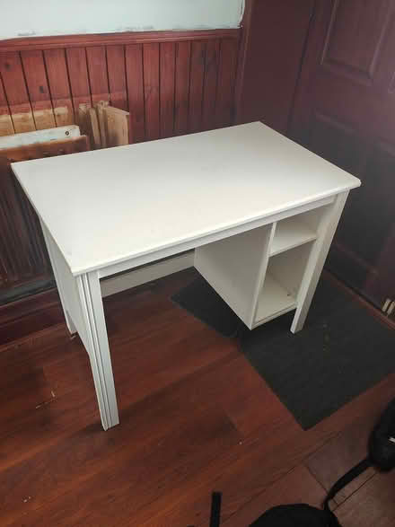 Photo of free White desk (Rainham) #1