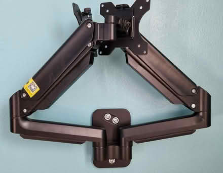 Photo of free Huanuo Dual Monitor Wall Mount (Midwood) #2