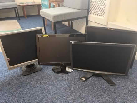 Photo of free 4 free computer screens (Gloucester, nr cathedral) #1