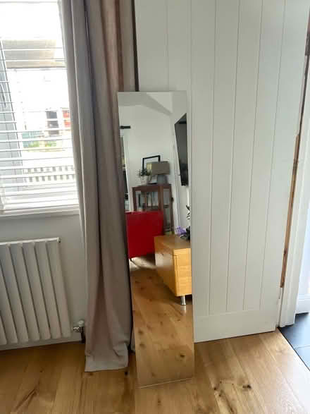 Photo of free Mirror (RH2 Reigate) #1