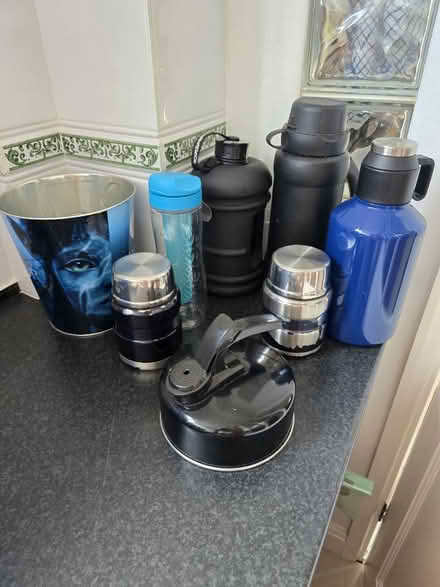 Photo of free Various thermos and water bottles (Flitwick) #1