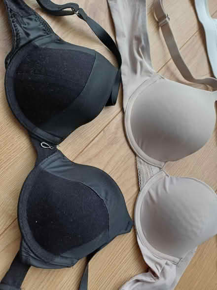 Photo of free Teenager bras 32A (W12) #2