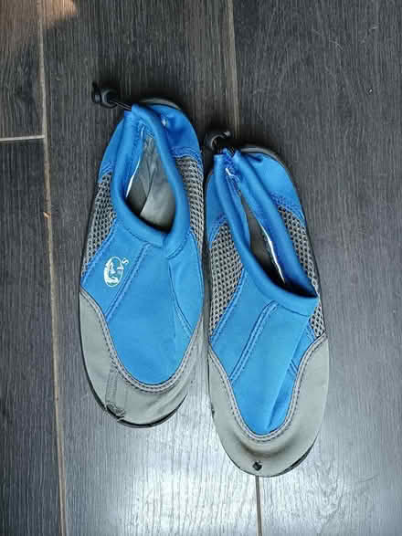 Photo of free wet shoes size 3-4 (EH3 Canonmills) #1