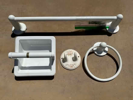 Photo of free Bathroom Accessories (Near El Camino & Hollenbeck) #1
