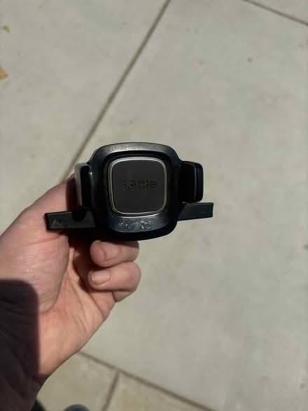 Photo of free IOttie car vent phone holder (95112) #1