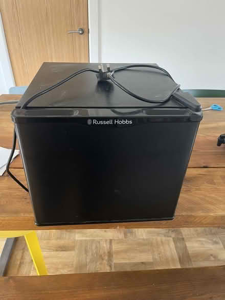Photo of free countertop mini fridge (working) (Wisewood S6) #1