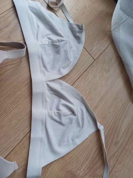 Photo of free Teenager bras 32A (W12) #3