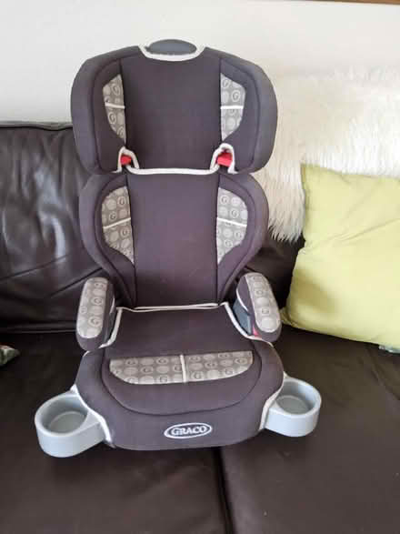 Photo of free Booster seat with back (TW10 Ham) #1