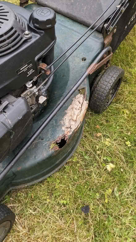 Photo of free Petrol lawn mower (spares/repairs) (Dean Court OX2) #2