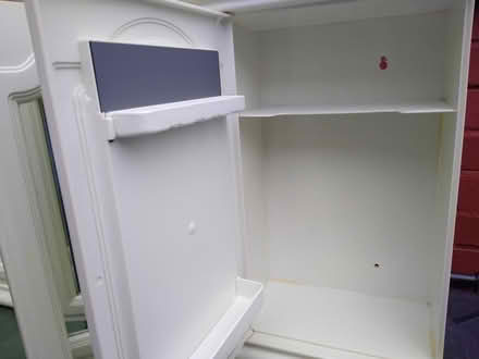Photo of free Mirrored Bathroom cabinet going (Barbourne WR3) #4