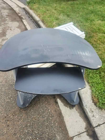 Photo of free Computer desk (Preferably East Toronto) #1