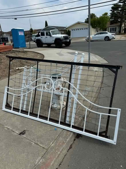 Photo of free white iron day bed (Alameda, crown memorial beach) #2