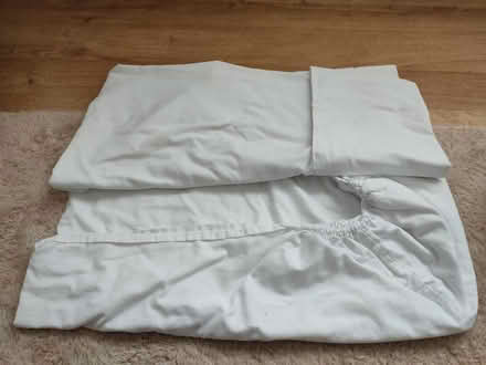 Photo of free Small double/queen fitted sheet (Frechville) #1