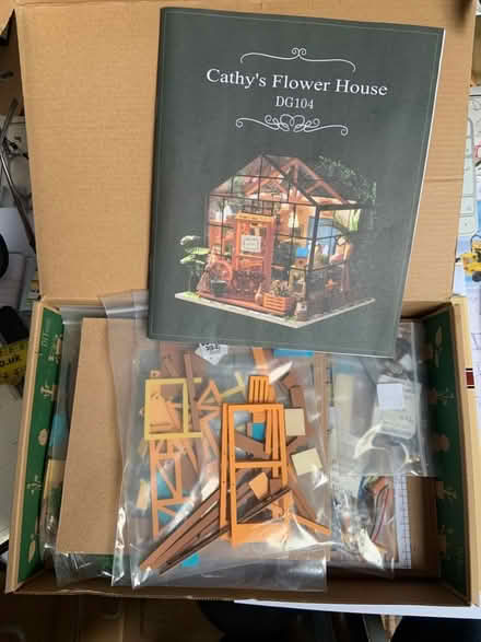 Photo of free Model greenhouse to build. (Sizergh LA8) #1