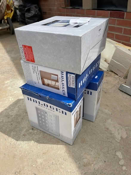 Photo of free 4 wall lights (Wickford SS12) #1