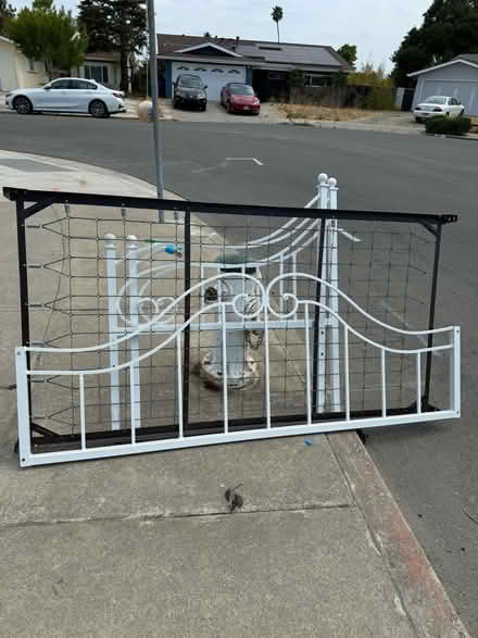 Photo of free white iron day bed (Alameda, crown memorial beach) #1