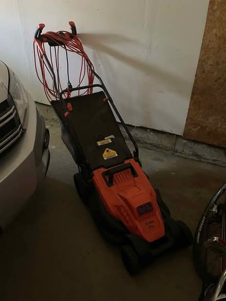 Photo of free Electric lawn mower (Hunt Club Park) #1