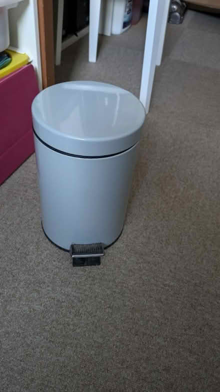 Photo of free Grey pedal bin (Leagrave LU4) #1
