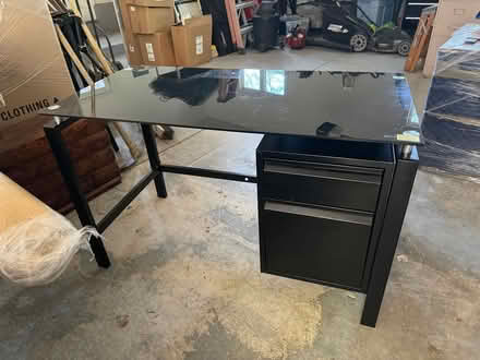 Photo of free desk black with glass top (Monte Sereno) #1