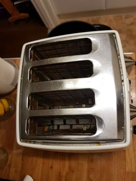Photo of free DeLonghi micalite 4 slice toaster (Abington) #3