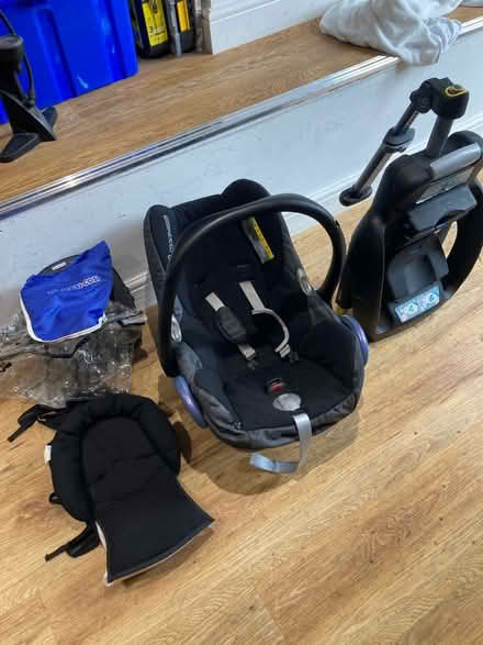 Photo of free Maxi-Cosi baby car seat for 0-18 months - universal fit (Banner Cross S11) #2