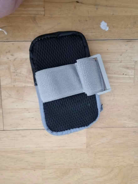 Photo of free Runners pouch (Basildon SS13) #2