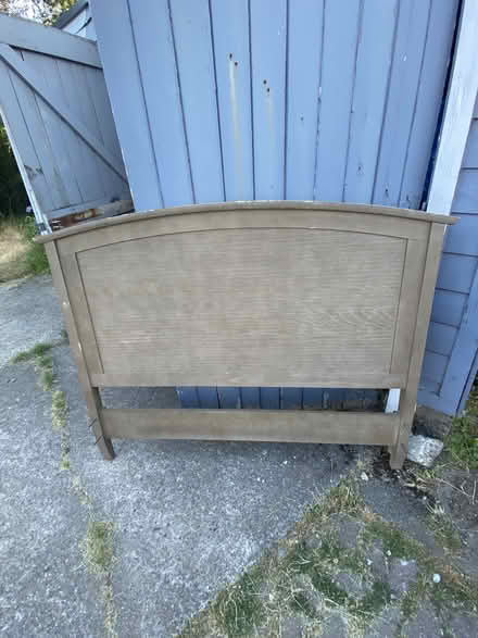Photo of free Queen Bed (Wallingford-U) (Wallingford-University) #1